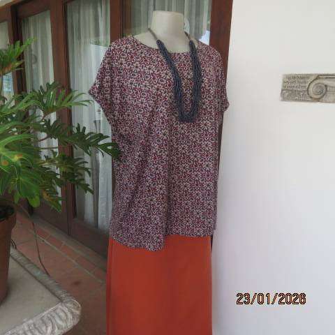 Ecru colour polycotton top with navy-cream-burnt orange graphic print. Tiny cut on sleeves. Size 46