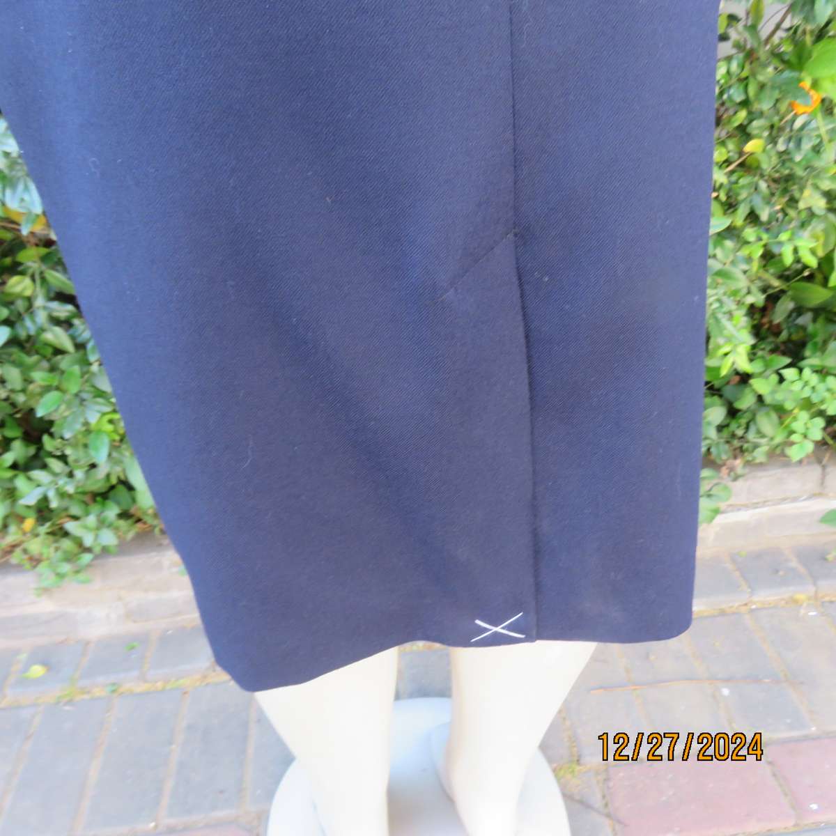 Absolute best quality pure new wool navy pencil lined skirt by DAKS of LONDON. Size 34.Brand new con