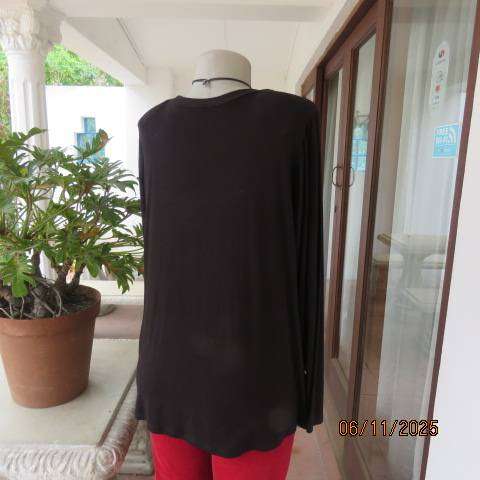 DONNA CLAIRE black viscose stretch long top with white front overlay size 44.