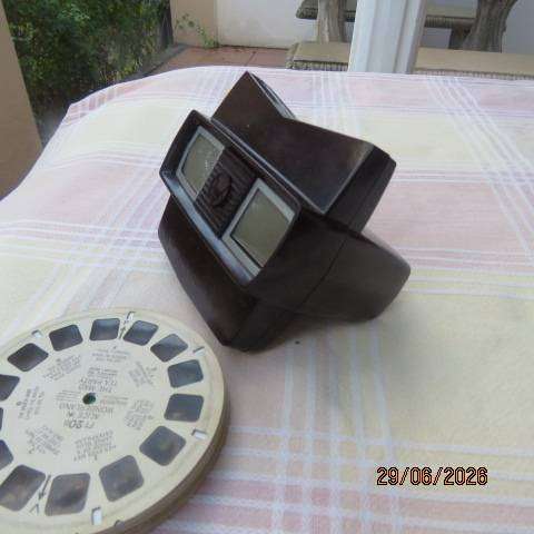 ViewMaster in brown with 15 reels for kids - vintage toy
