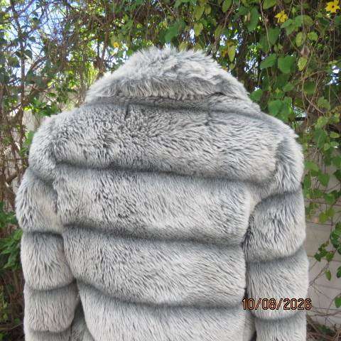 SEGAL known US faux fur open long sleeve grey jacket with collar and pockets size 32