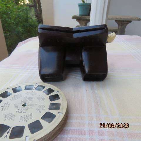 ViewMaster in brown with 15 reels for kids - vintage toy