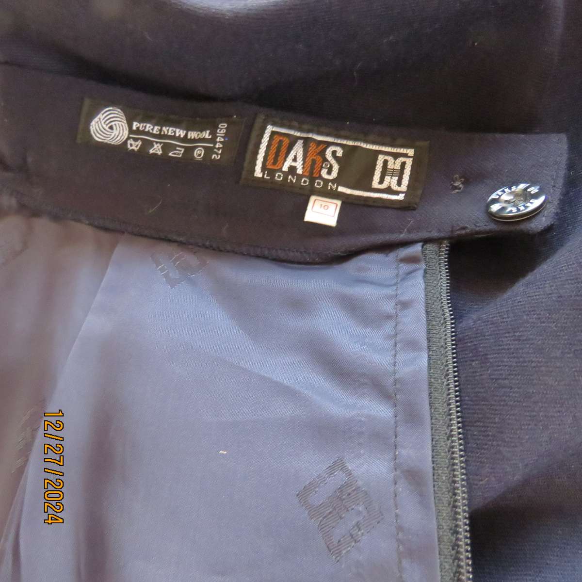 Absolute best quality pure new wool navy pencil lined skirt by DAKS of LONDON. Size 34.Brand new con