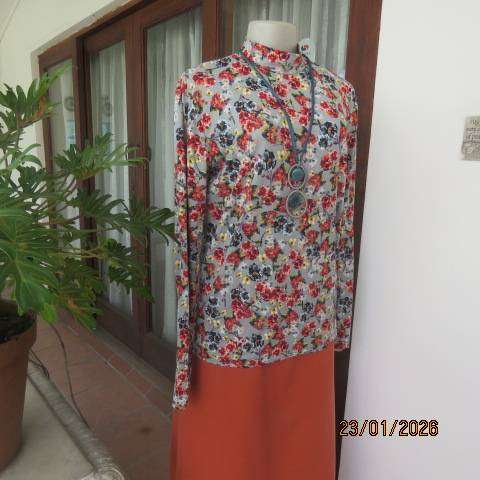 Sage green with crimson-yellow and sage floral print stretch polyester long sleeve top size 36-38