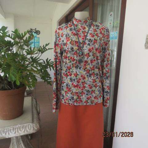 Sage green with crimson-yellow and sage floral print stretch polyester long sleeve top size 36-38