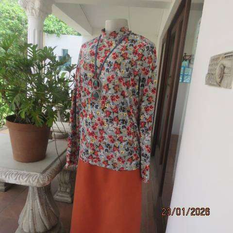 Sage green with crimson-yellow and sage floral print stretch polyester long sleeve top size 36-38