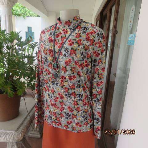 Sage green with crimson-yellow and sage floral print stretch polyester long sleeve top size 36-38
