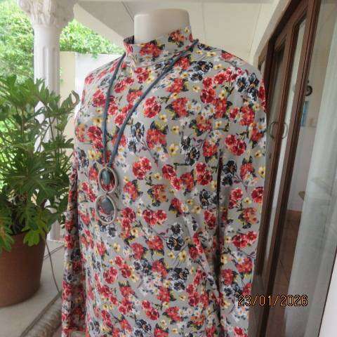 Sage green with crimson-yellow and sage floral print stretch polyester long sleeve top size 36-38