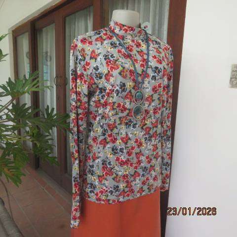 Sage green with crimson-yellow and sage floral print stretch polyester long sleeve top size 36-38
