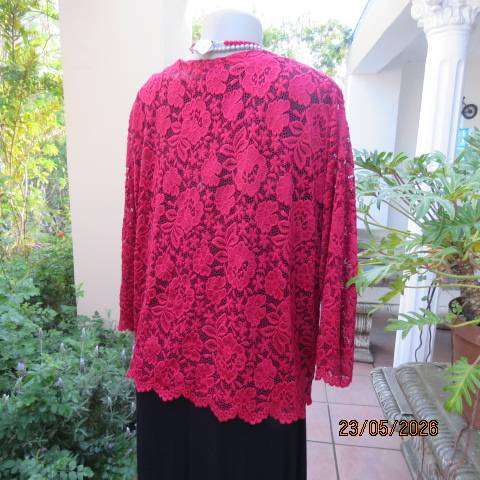 QUEENSPARK scarlet red open jacket in luxury stretch polyester embossed lace size 44-46