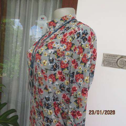 Sage green with crimson-yellow and sage floral print stretch polyester long sleeve top size 36-38