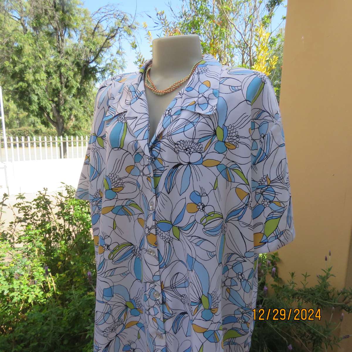 Beautiful CELLINI button down/open collar short sleeve top. Size 48/50.White/blue/peach floral.