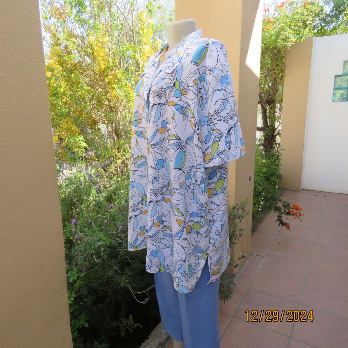 Beautiful CELLINI button down/open collar short sleeve top. Size 48/50.White/blue/peach floral.
