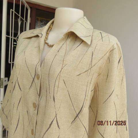 Rich cream textured polyester button down top with brown print. Size 38-40