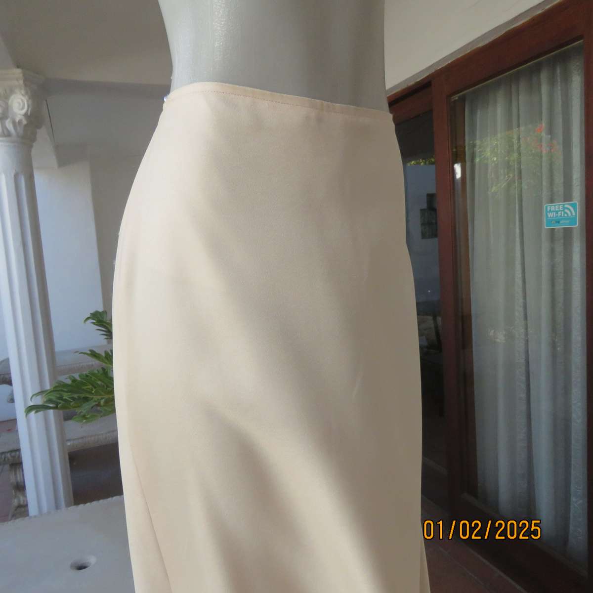 Maxi  A Line skirt in soft buttermilk colour satin/shiny inner. Size 38.Bandless.Back zip.As new