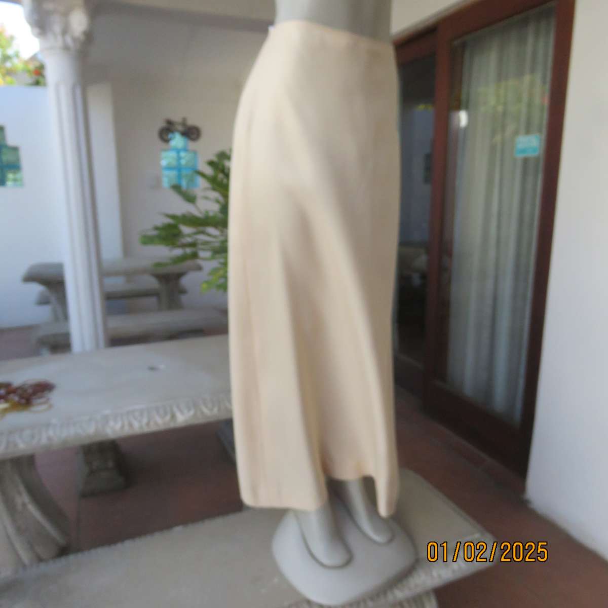 Maxi  A Line skirt in soft buttermilk colour satin/shiny inner. Size 38.Bandless.Back zip.As new