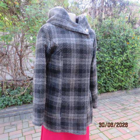 New Look black white grey long sleeve check lined jacket with hood and collar size 36