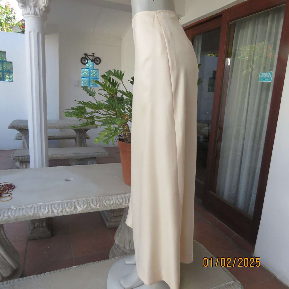 Maxi  A Line skirt in soft buttermilk colour satin/shiny inner. Size 38.Bandless.Back zip.As new