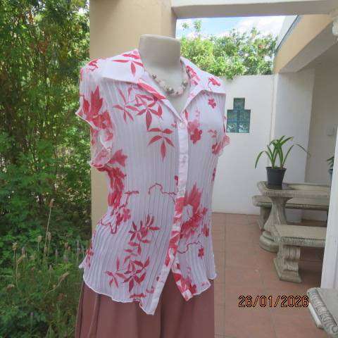 CONTEMPO white permanent pleated sheer polyester top with crimson floral pattern. Size 38