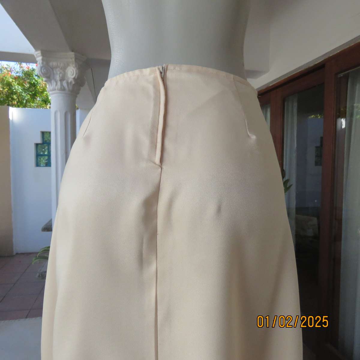 Maxi  A Line skirt in soft buttermilk colour satin/shiny inner. Size 38.Bandless.Back zip.As new
