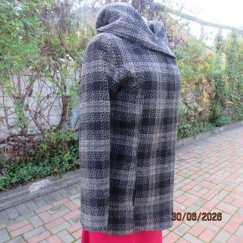 New Look black white grey long sleeve check lined jacket with hood and collar size 36
