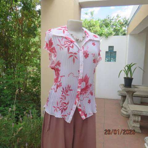 CONTEMPO white permanent pleated sheer polyester top with crimson floral pattern. Size 38