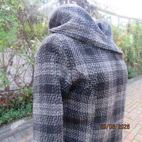 New Look black white grey long sleeve check lined jacket with hood and collar size 36