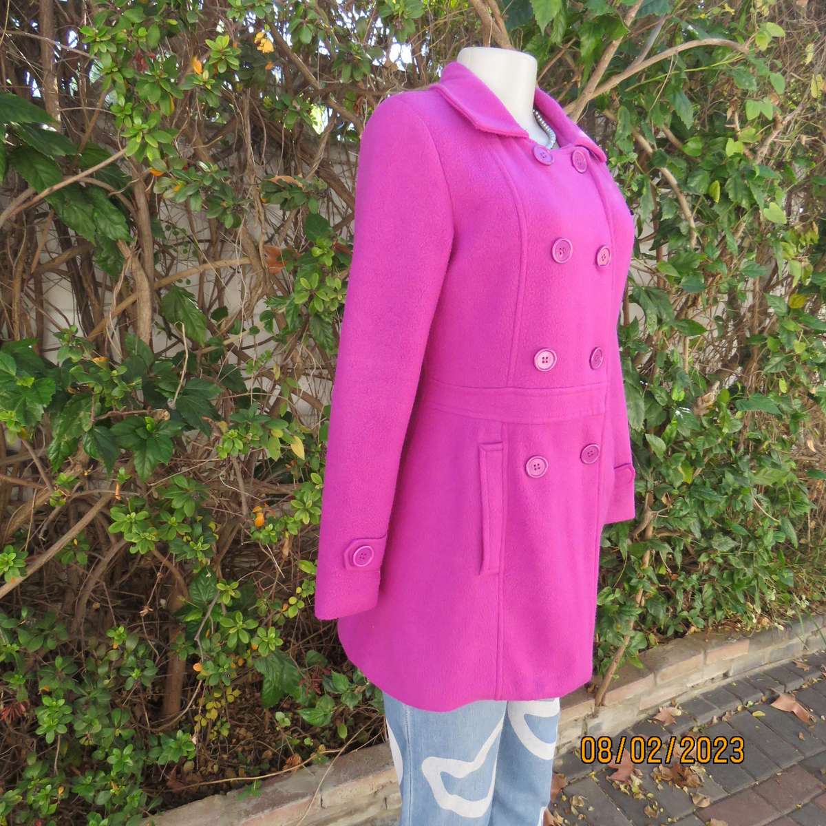 Magenta pink long size 34 warm jacket with double breast look.