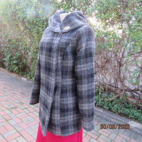 New Look black white grey long sleeve check lined jacket with hood and collar size 36