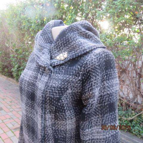 New Look black white grey long sleeve check lined jacket with hood and collar size 36