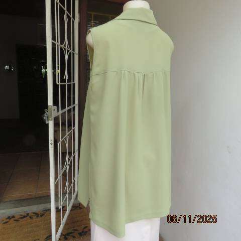 Avo green long button down textured polyester top with collar and yokes. Size 42