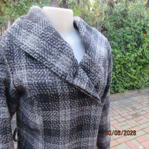New Look black white grey long sleeve check lined jacket with hood and collar size 36