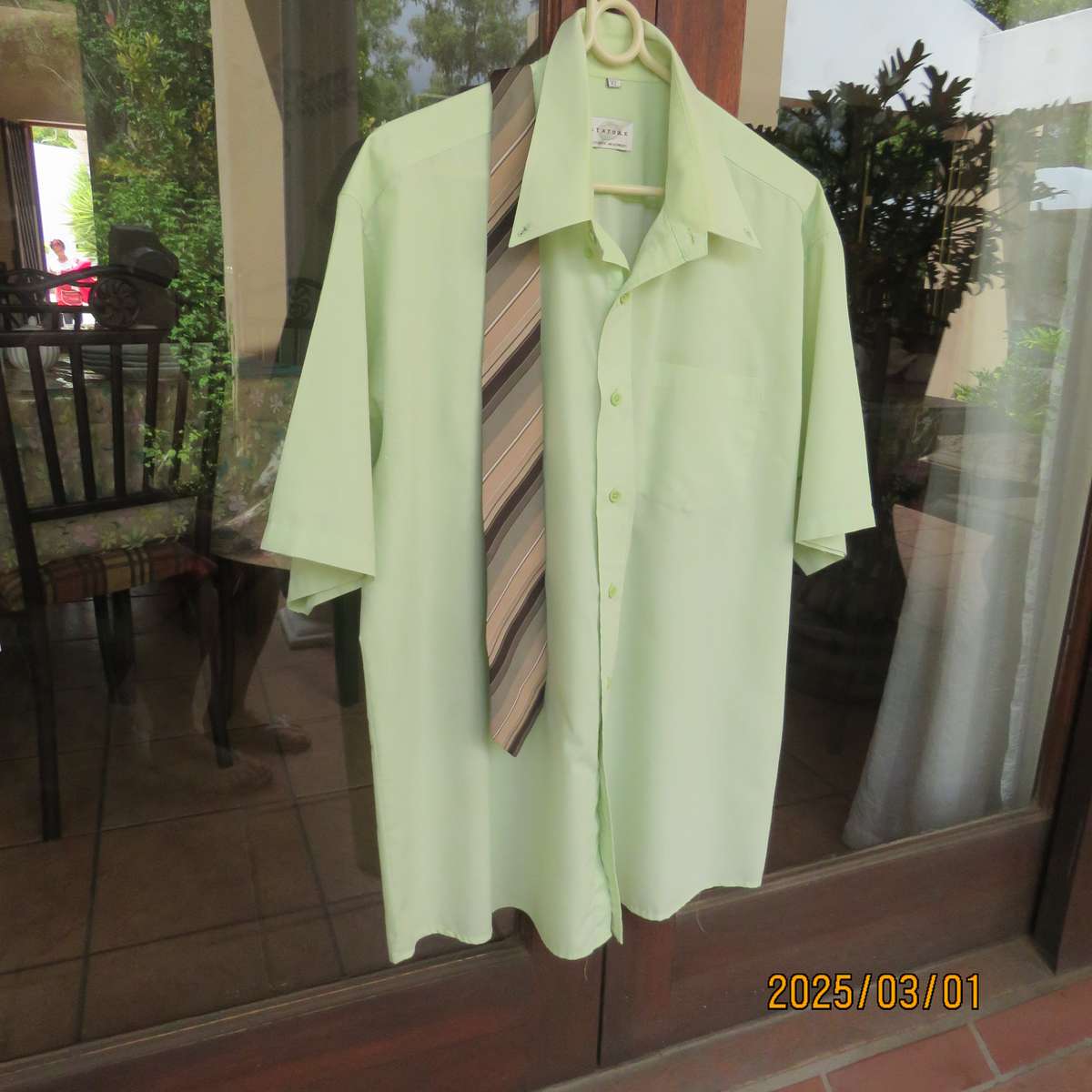 STATURE cool mint green short sleeve shirt size XL. For casual or smart wear. Free matching tie.