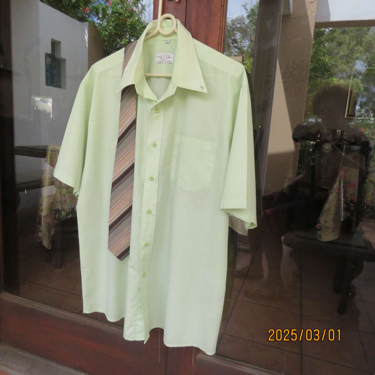 STATURE cool mint green short sleeve shirt size XL. For casual or smart wear. Free matching tie.