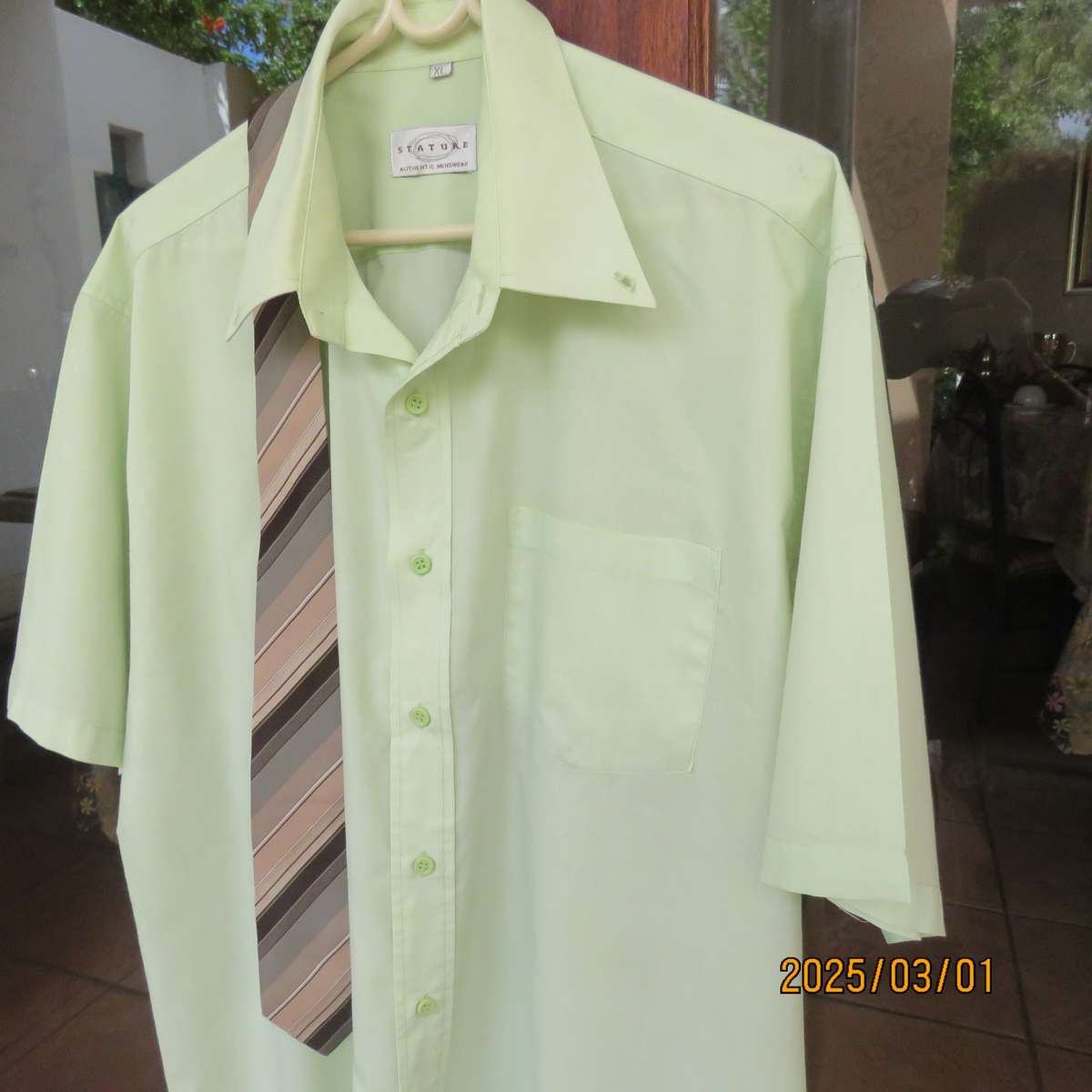 STATURE cool mint green short sleeve shirt size XL. For casual or smart wear. Free matching tie.