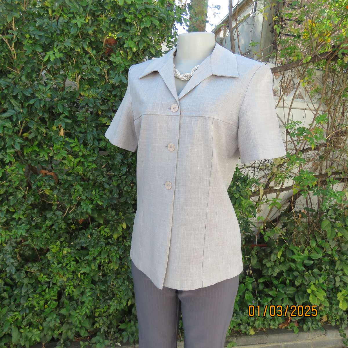 Silver grey mottled polyester short sleeve tailored jacket by NEW ERA size 34. Yoked front. As new