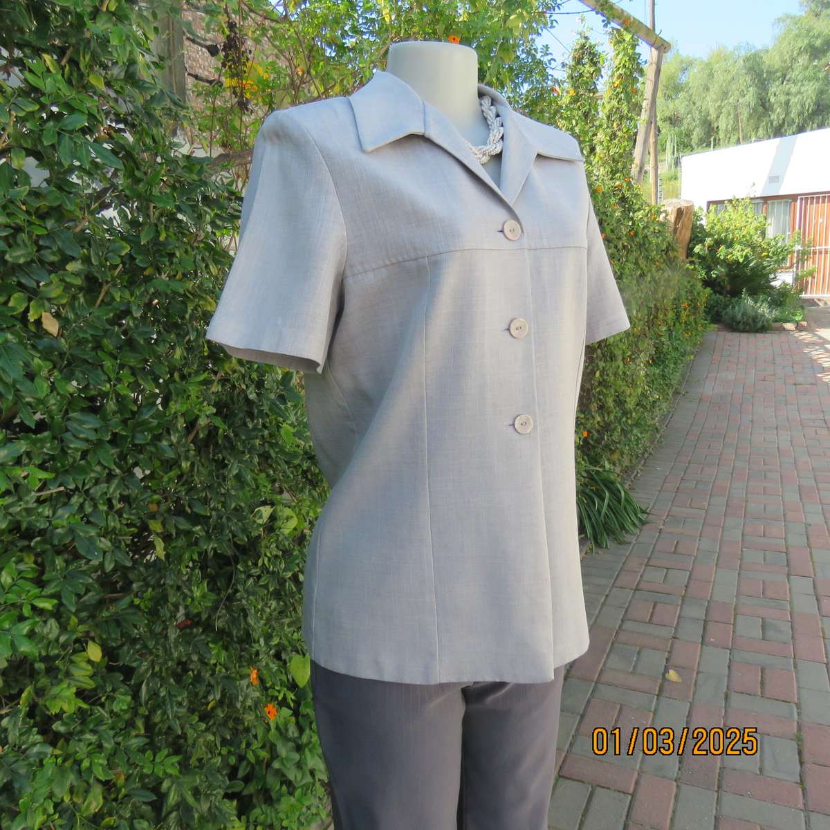 Silver grey mottled polyester short sleeve tailored jacket by NEW ERA size 34. Yoked front. As new