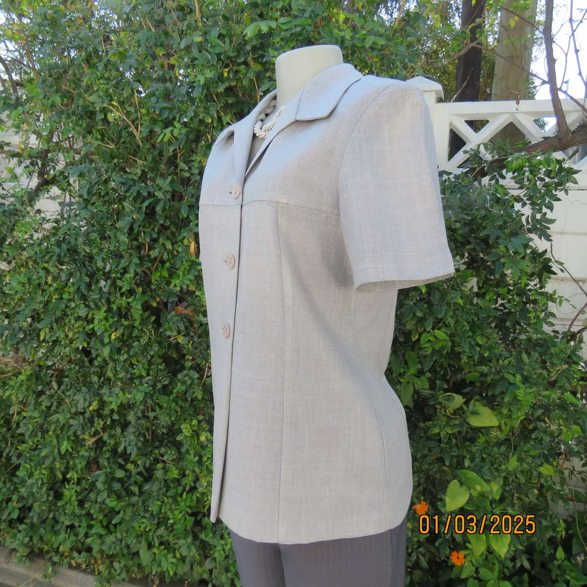 Silver grey mottled polyester short sleeve tailored jacket by NEW ERA size 34. Yoked front. As new
