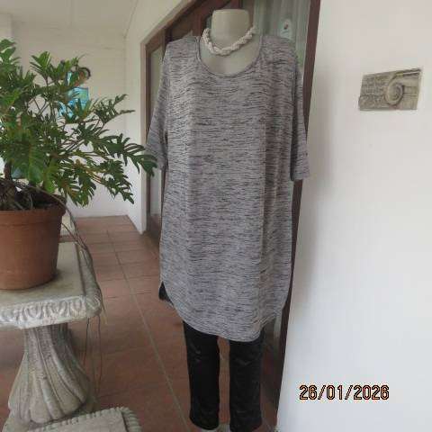EXACT mottled silvergrey-black stretch polyester long slip over short sleeve top. Size 46