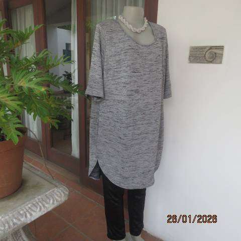 EXACT mottled silvergrey-black stretch polyester long slip over short sleeve top. Size 46