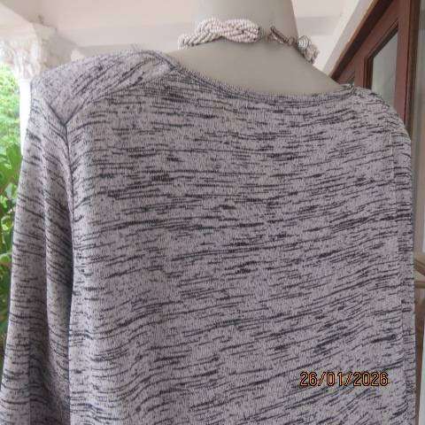 EXACT mottled silvergrey-black stretch polyester long slip over short sleeve top. Size 46