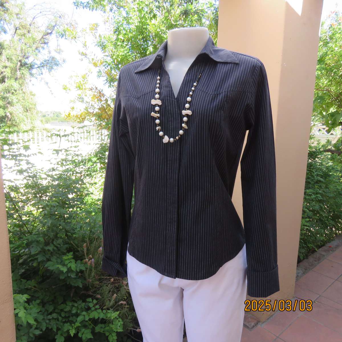 RE black-white pinstripe long sleeve stretch cotton top. Cowboy yokes. Size 36. Hidden button down.