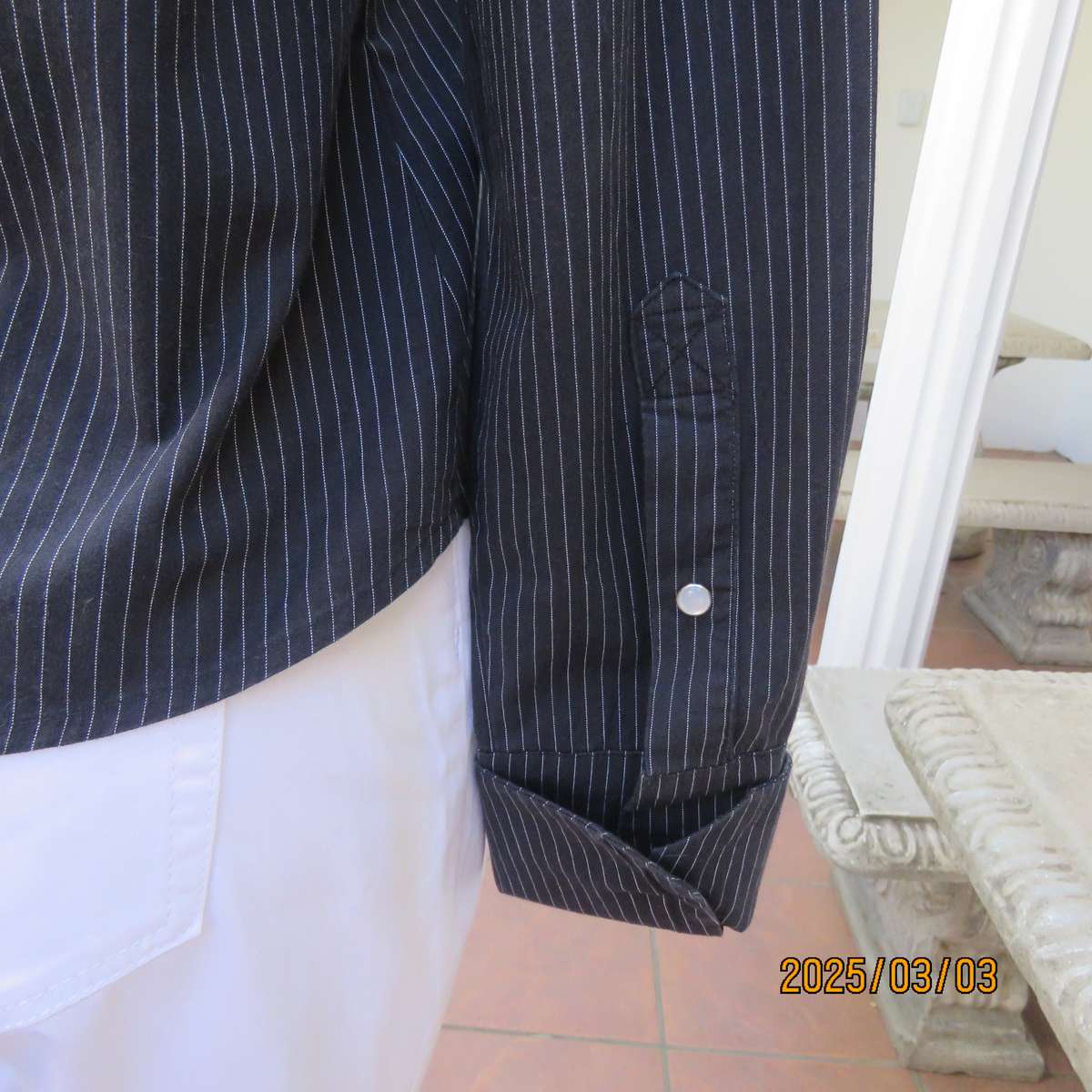 RE black-white pinstripe long sleeve stretch cotton top. Cowboy yokes. Size 36. Hidden button down.
