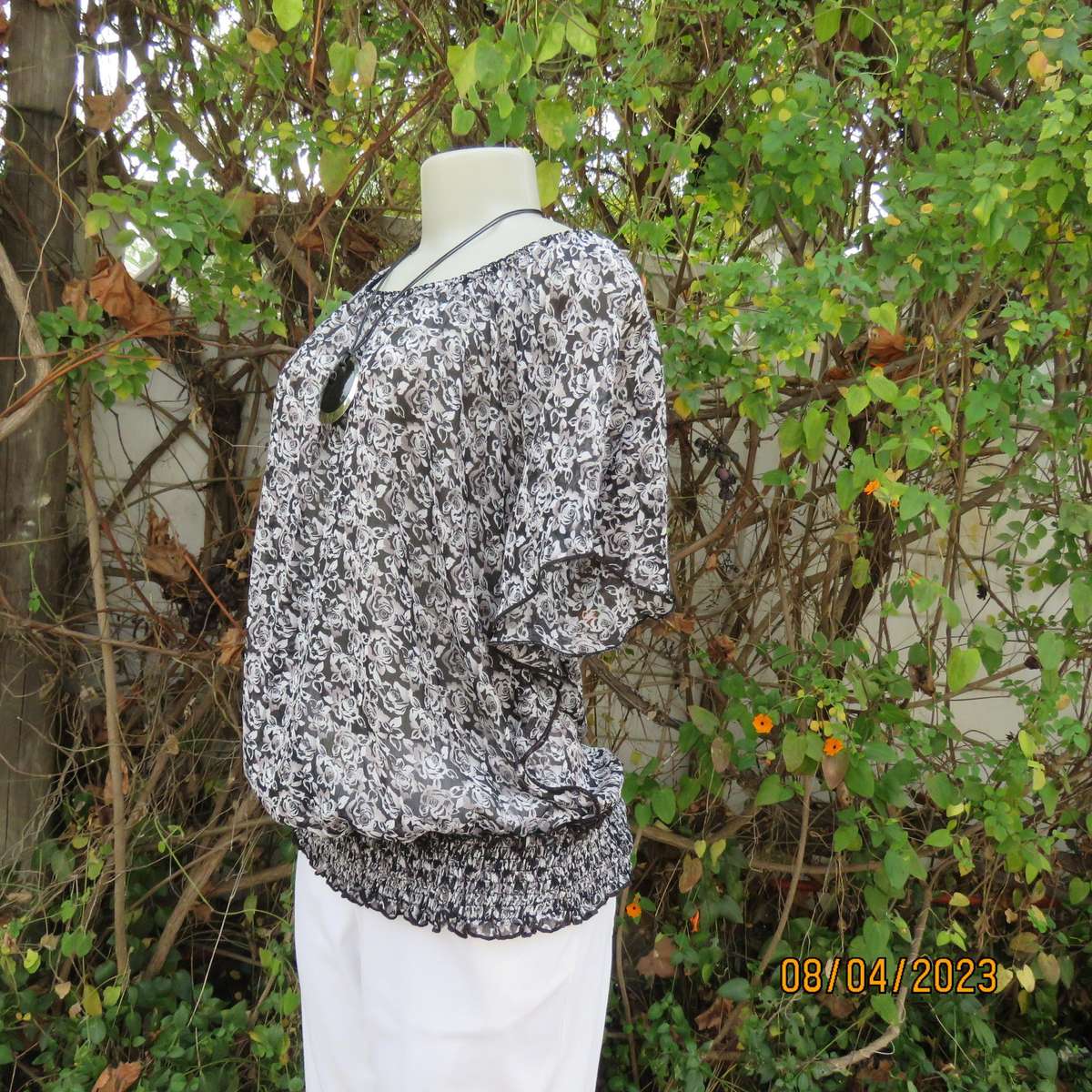 WOOLWORTHS black-white floral sheer polyester top. Wide short cut-on sleeves. Size 38