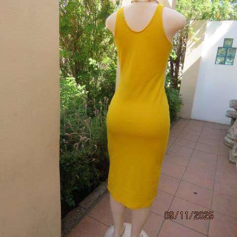 Buttercup yellow sleeveless ribbed stretch polyester dress size 34