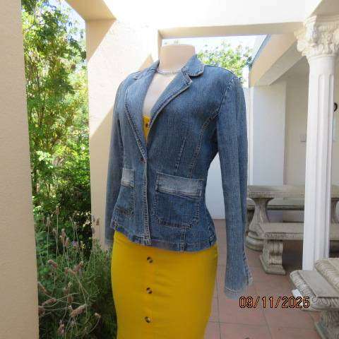 TMX 201 blue denim tailored jean jacket with 2 pockets. Japanese brand. Size 34