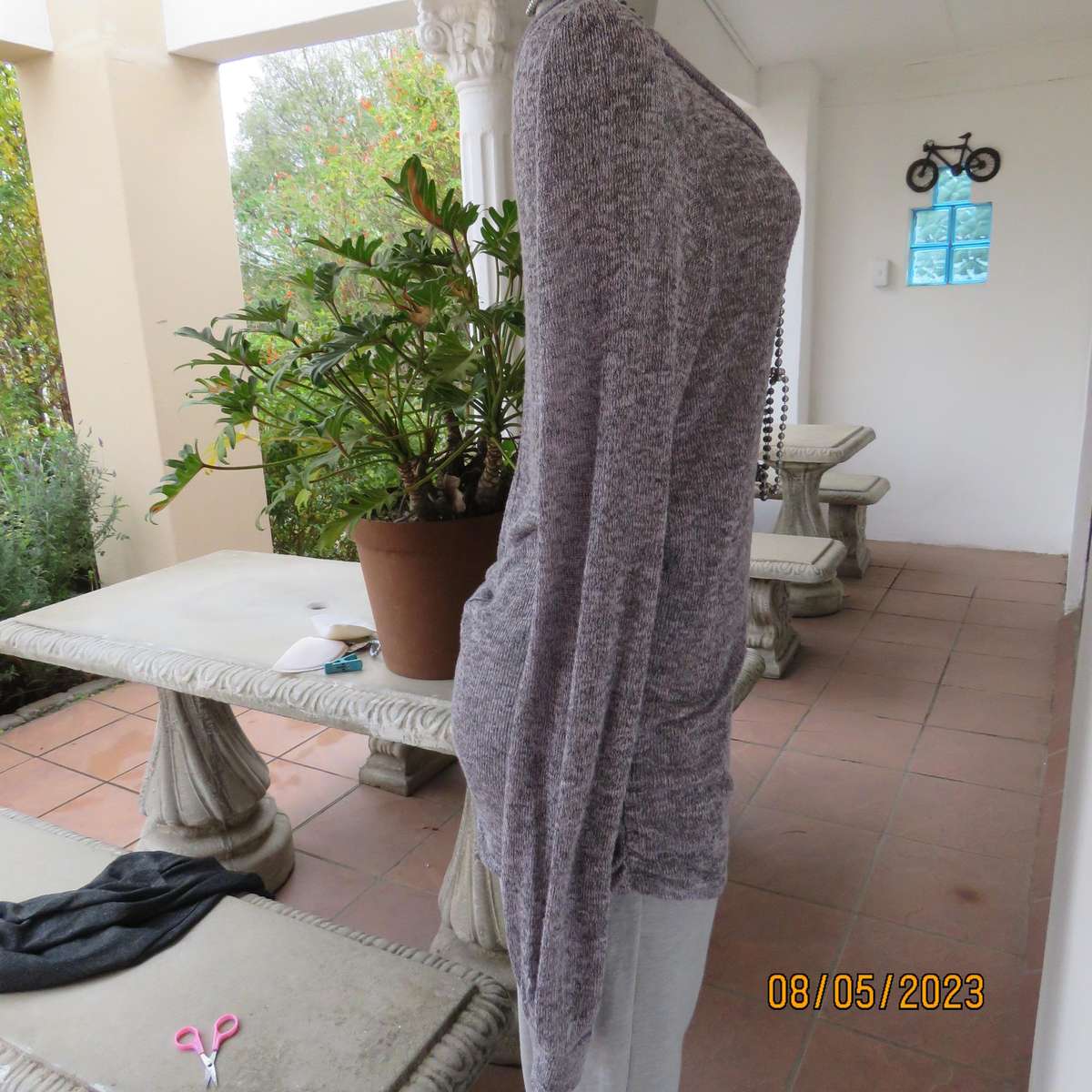 Soft pink-grey mottled extra long polyester-rayon knitted top. Size 38.