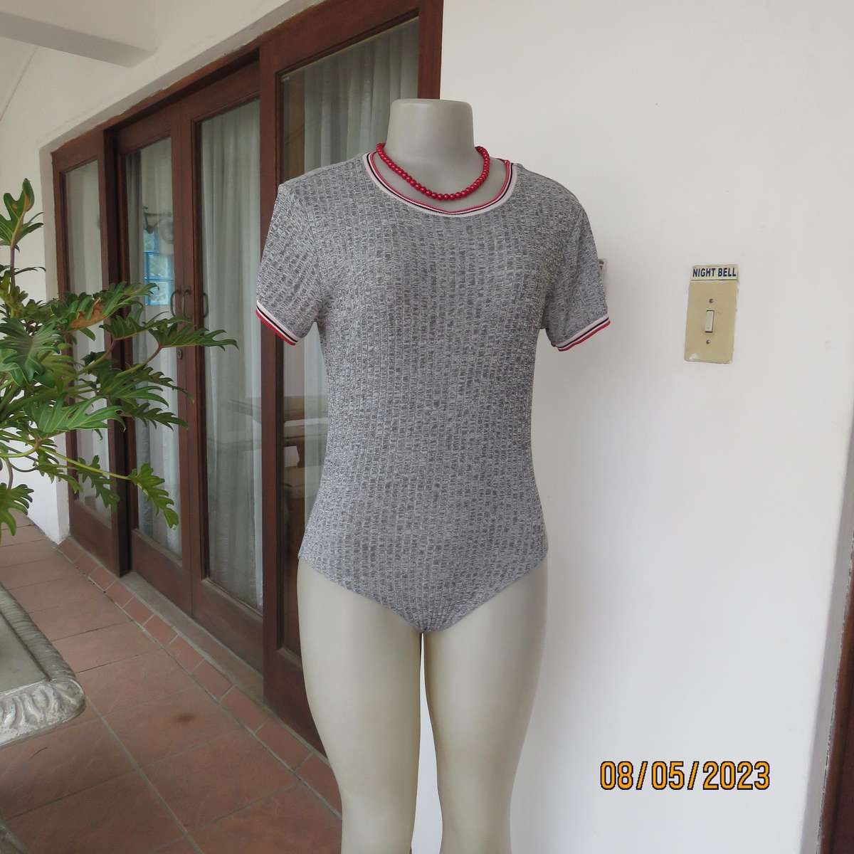 Grey and white mottled polyester stretch knit bodyshirt size 32-34
