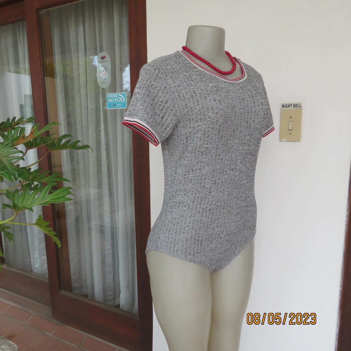 Grey and white mottled polyester stretch knit bodyshirt size 32-34