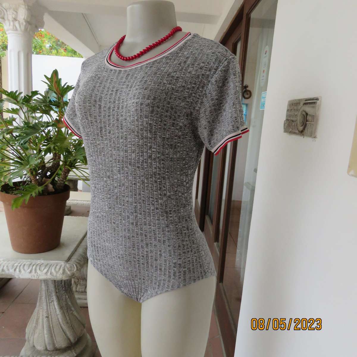 Grey and white mottled polyester stretch knit bodyshirt size 32-34